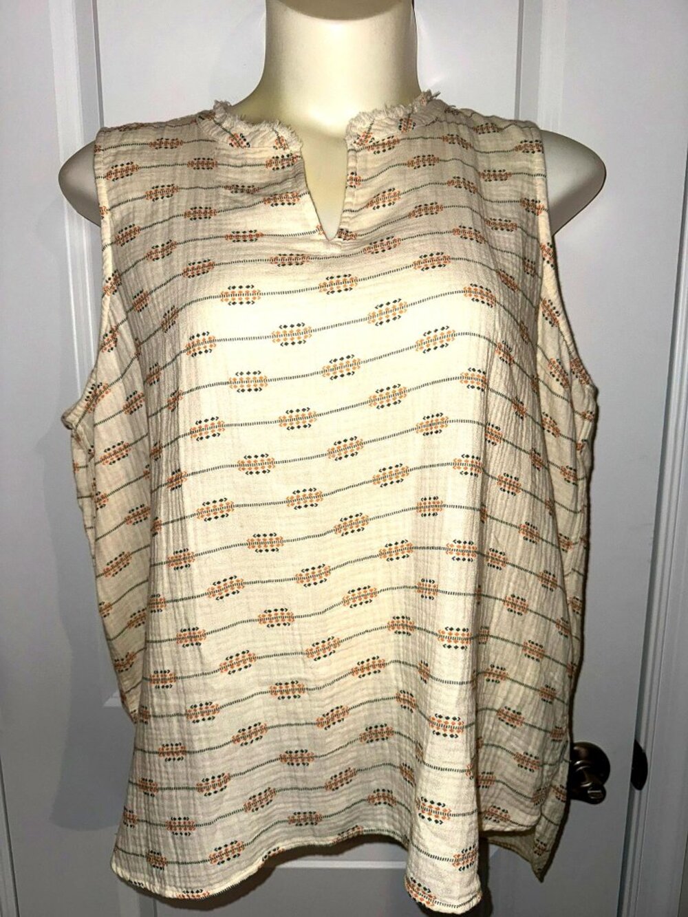 Eddie Bauer Sleeveless Boho Tank Top Cream Tribal Print Lightweight NWOT 2x